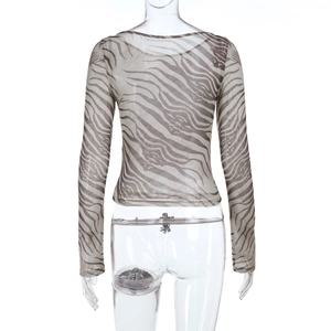 Détail du haut en maille zébrée transparente montrant la vue arrière sur un mannequin