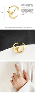 Detalle del anillo de banda ancha trenzada en acero de titanio chapado en oro de 14K