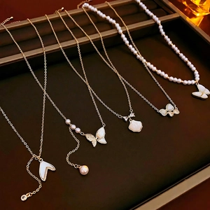 Collier Papillon Künstliche Perle Cuivre Avec Nacre Zircon Plaqué Or Bijou Élégant Pour Femme Cadeau De Fête