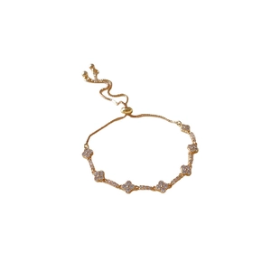 Adjustable gold clover bracelet with sparkling zircon stones on a minimalist chain