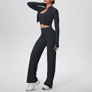 Détail d'ensemble de yoga 3 pièces noir avec veste zippée et pantalon large