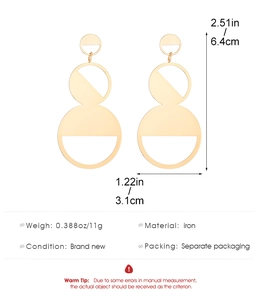 Detail specifications of golden geometric round earrings showing dimensions and weight info