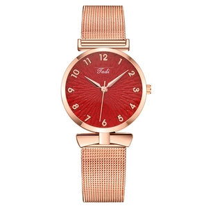 Orologio al quarzo da donna con quadrante rosso e cinturino a maglia oro rosa