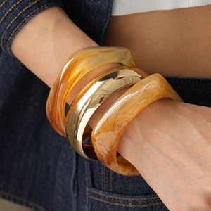 Three-piece acrylic amber tortoiseshell resin and gold metal bangle bracelet set for women