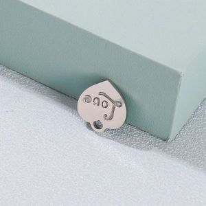 Pendentif cœur en acier inoxydable argenté avec gravure love sur fond bleu clair