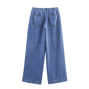 Vue arrière du pantalon en jean bleu à jambe large avec taille élastique et poches