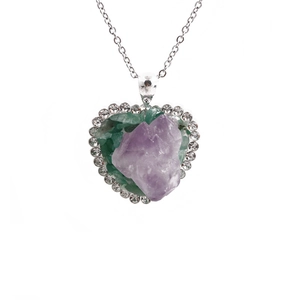 Collana con ciondolo a cuore in ametista naturale con bordo in strass di cristallo
