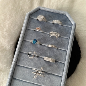 Detailed collection of S925 silver rings with heart and star motifs in a velvet box
