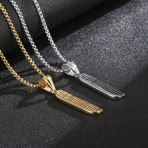 Colliers barbier avec pendentifs peigne en or et argent sur chaînes de boîte élégantes