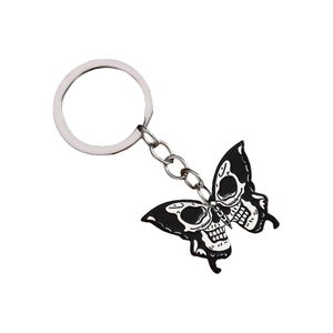 Porte-clés papillon gothique avec motifs de tête de mort noirs et blancs sur ailes
