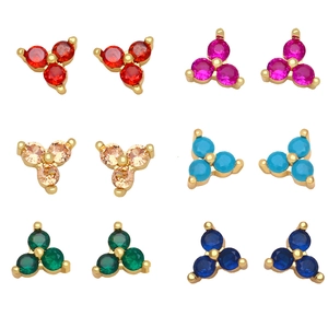 Mini Orecchini A Lobo Rame Placcato Oro 18K Zirconia Design A Tre Pietre Gioielli Minimalisti Per Donne