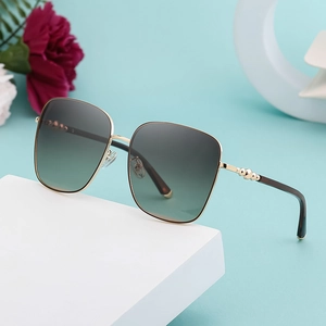 Quadratische Oversize-Sonnenbrille 2025 mit Goldmetallrahmen und Verlaufsgläsern