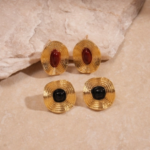 Boucles d'oreilles vintage dorées ovales et rondes avec pierres rouges et noires