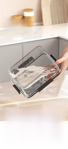 Detail of clear food container showing the leakproof silicone seal and secure side buckles