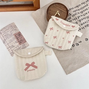 Borse portaoggetti trapuntate con fiocchi beige con ricamo rosa e manici portatili