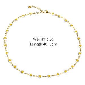 Daisy pendant necklace in stainless steel with colorful enamel petals and gold chain
