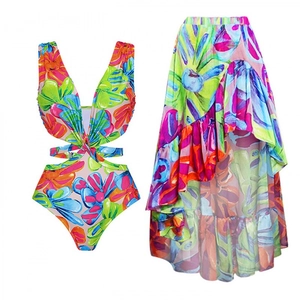 Ensemble maillot de bain découpé à fleurs tropicales avec jupe à volants pour femme
