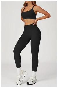Détail du legging de yoga sans couture taille haute avec ceinture côtelée et texture mate