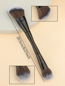 Detailed view of dual-ended makeup brush measuring 20.5cm with synthetic gradient bristles