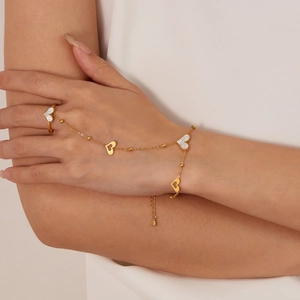Gold-plated hand chain with heart-shaped mother of pearl charms and matching ring set