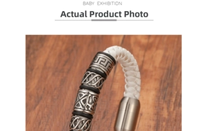 Détail macro du bracelet tressé en cuir blanc pour homme avec perles en métal gravé