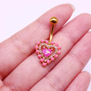 Macro de piercing de nombril doré avec pendentif double cœur, opale rose et cristaux brillants
