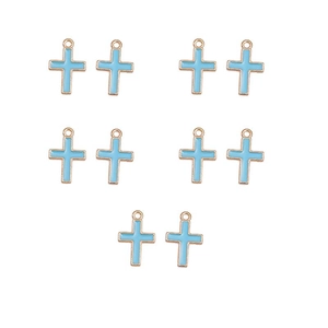 Nahaufnahme hellblauer Emaille-Kreuzanhänger mit Goldlegierungsrahmen für DIY-Schmuck