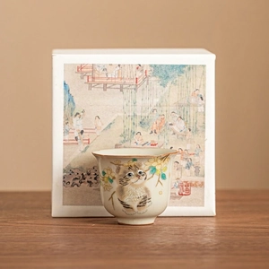 Ru Kiln ceramic tea cup with hand-painted cat and floral pattern in a premium gift box