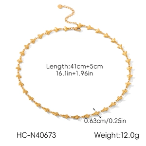 Detail showing butterfly link chain dimensions and 18K gold plated texture details