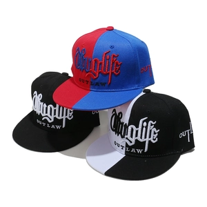 Drei Hip-Hop Snapback Caps mit Thug Life und OUTLAW 3D-Stickerei auf weißem Hintergrund