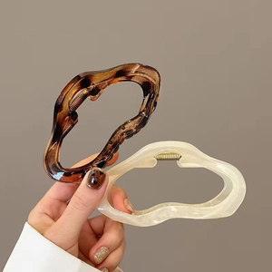 Set of two hollow jelly claw clips in leopard print and cream white colors