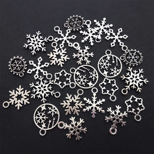 Silberne Legierung Schneeflocken Anhänger mit Ösen für DIY Weihnachtsschmuck Basteln