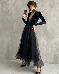 Detail of multi-layer black mesh tulle skirt with high-waist tiered structure for women