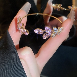 Detail of leaf-shaped bracelet with pink and white marquise-cut zircon in gold plating