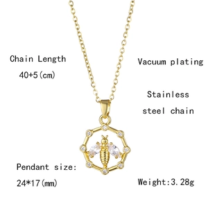 Détails du pendentif abeille dorée avec cadre hexagonal et chaîne en acier de 45 cm