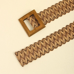 Women's woven straw belt with square wooden buckle and brown beige zigzag pattern