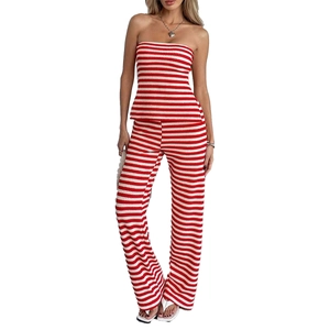 Ensemble chic tricoté à rayures rouges et blanches avec crop top et pantalon large