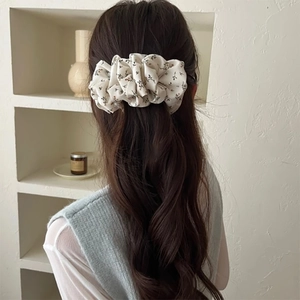Polka dot bubble banana clip accessory on model for thin hair styling in cream and coffee