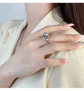 Detailed close-up of S925 sterling silver ring featuring elegant grey pearls on model finger
