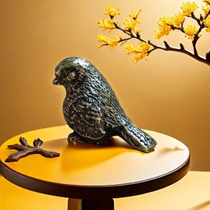 Vintage Metal Bird Figurine Lifelike Sparrow Statue Retro Brass Style Zinc Alloy Desktop Ornament Tea Pet Sculpture