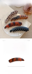 Detailed size specifications for 13cm acrylic banana clips in tortoiseshell and amber