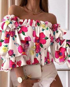 Detailansicht der Off-Shoulder Blumen-Chiffonbluse mit Rüschen und elastischer Taille