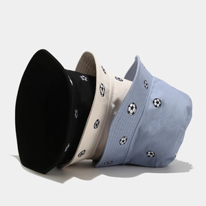 Bobs en coton respirant avec broderie football en noir, beige et bleu clair sport