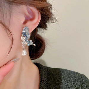 Elegant butterfly earrings with blue glitter crystals and white pearl drops for women