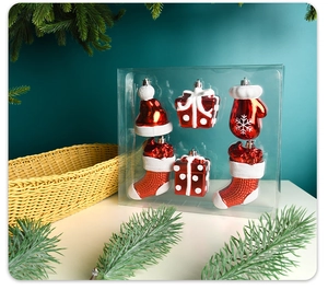 Lot de 6 ornements de Noël peints en rouge et blanc aux formes festives variées