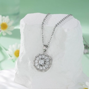 Round Flower Pendant Necklace Simple Elegant Titanium Steel Copper Micro Paved Zircon Crystal Jewelry Gift For Women