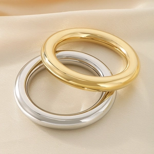 Minimalistische, hochglanzpolierte Edelstahl-Armreifen in Gold- und Silberausführung