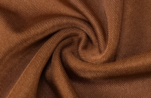 Macro di tessuto a maglia a coste marrone che mostra trama e lucentezza per l'abito