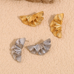 Elegant 18K gold and silver plated stainless steel pleated petal fan-shaped stud earrings