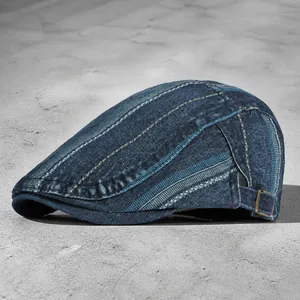 Gorra plana vintage de mezclilla lavada azul oscuro con hebilla de metal y costuras